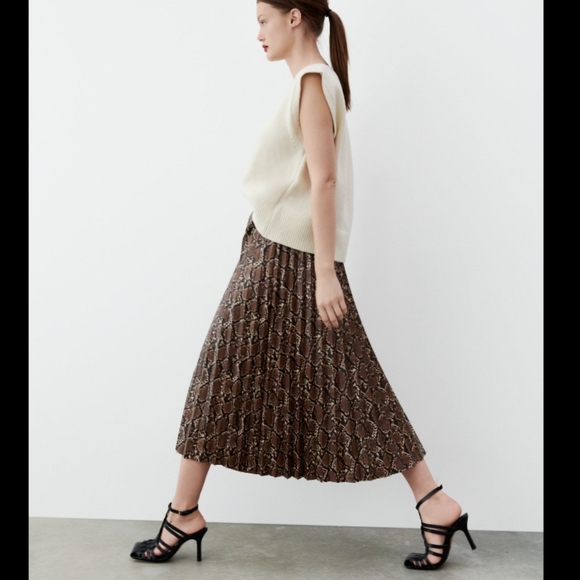 BNWT! Zara Faux Leather Skirt - Picture 6 of 10